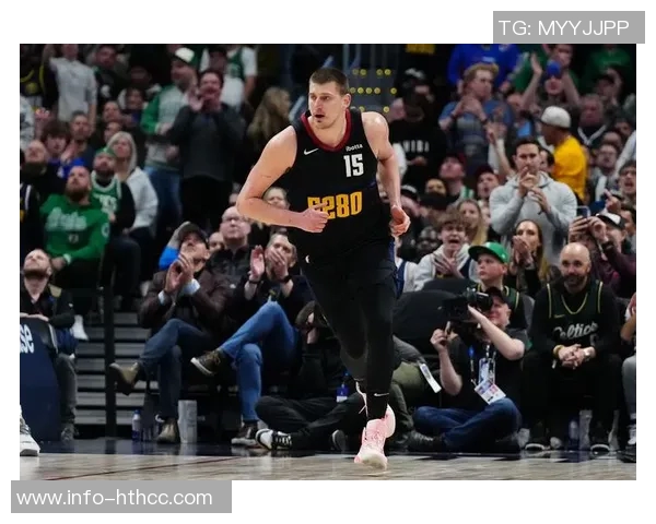 约基奇创造历史8次30分命中率超85仅次于张伯伦距离再近4场