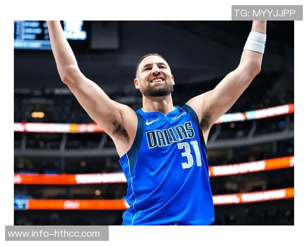 克莱汤普森生涯达成17000分里程碑临时总经理芬利亲自赠送比赛用球